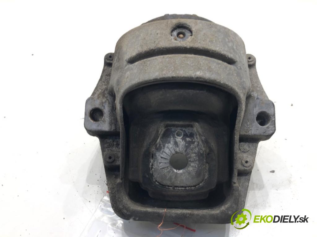 AUDI A4 B8 Kombi 2008 105 kW 2.0 TDI 1968 AirBag motora pravý 8K0199381