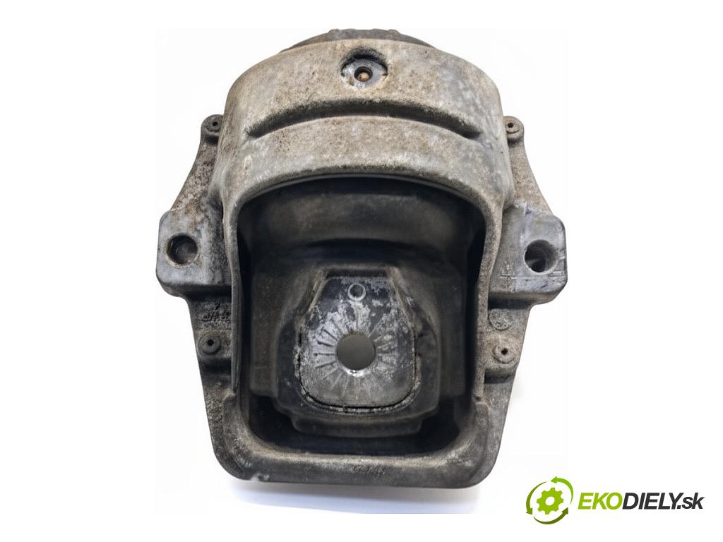 AUDI A4 B8 Kombi 2008 105 kW 2.0 TDI 1968 AirBag motora pravý 8K0199381