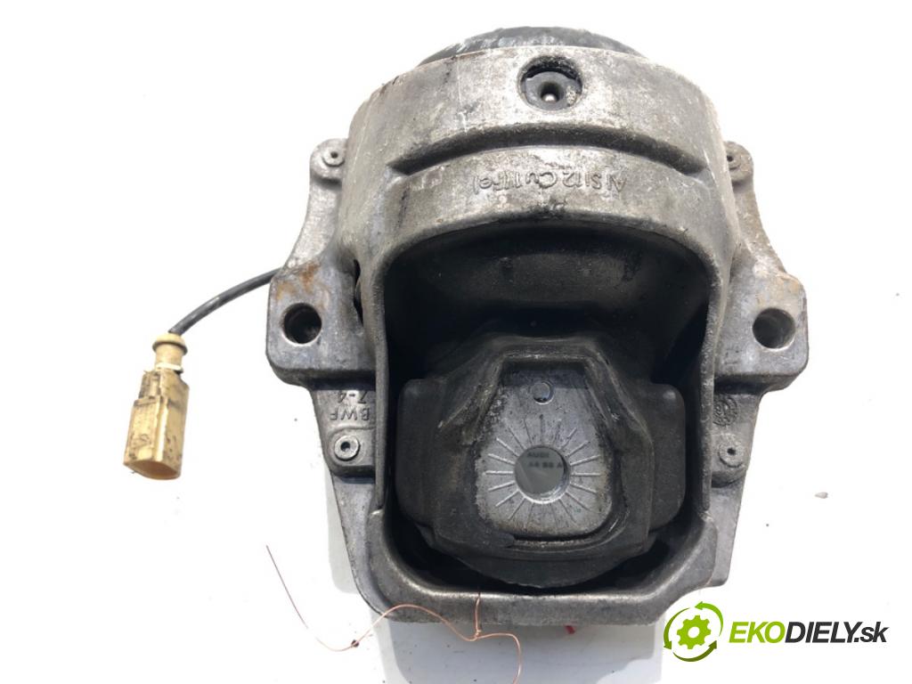 AUDI A4 B8 Kombi 2008 105 kW 2.0 TDI 1968 AirBag motora levý 8R0199381