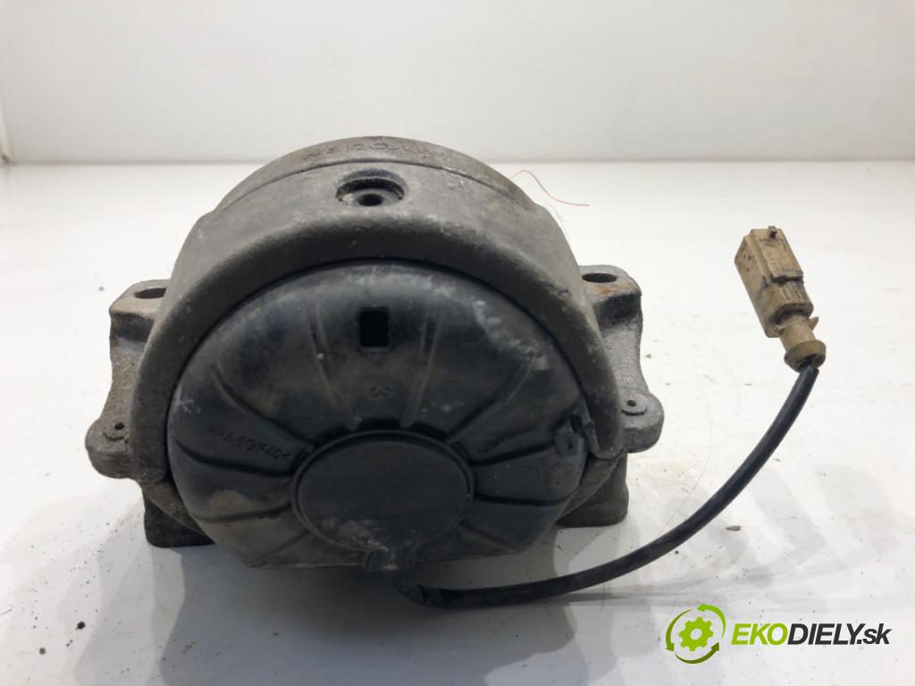 AUDI A4 B8 Kombi 2008 105 kW 2.0 TDI 1968 AirBag motora levý 8R0199381