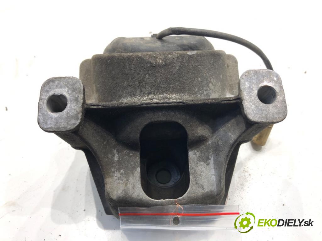 AUDI A4 B8 Kombi 2008 105 kW 2.0 TDI 1968 AirBag motora levý 8R0199381