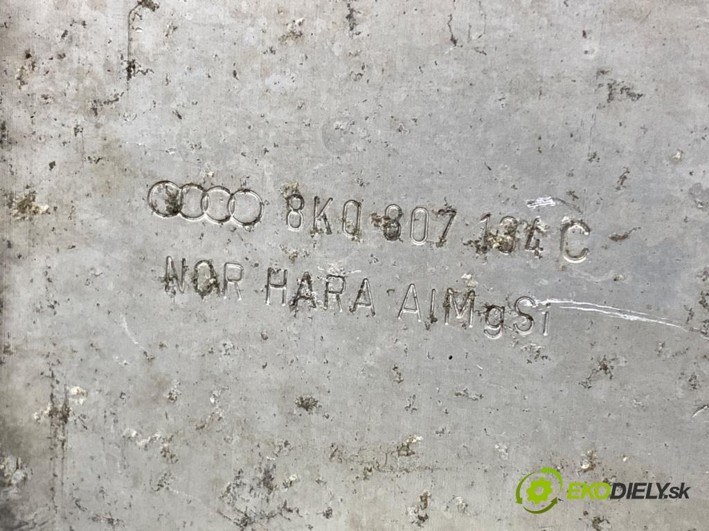 AUDI A4 B8 Kombi 2008 105 kW 2.0 TDI 1968 výztuha nárazníka přední část 8K0807134C 8K0807133C (Přední výztuha)