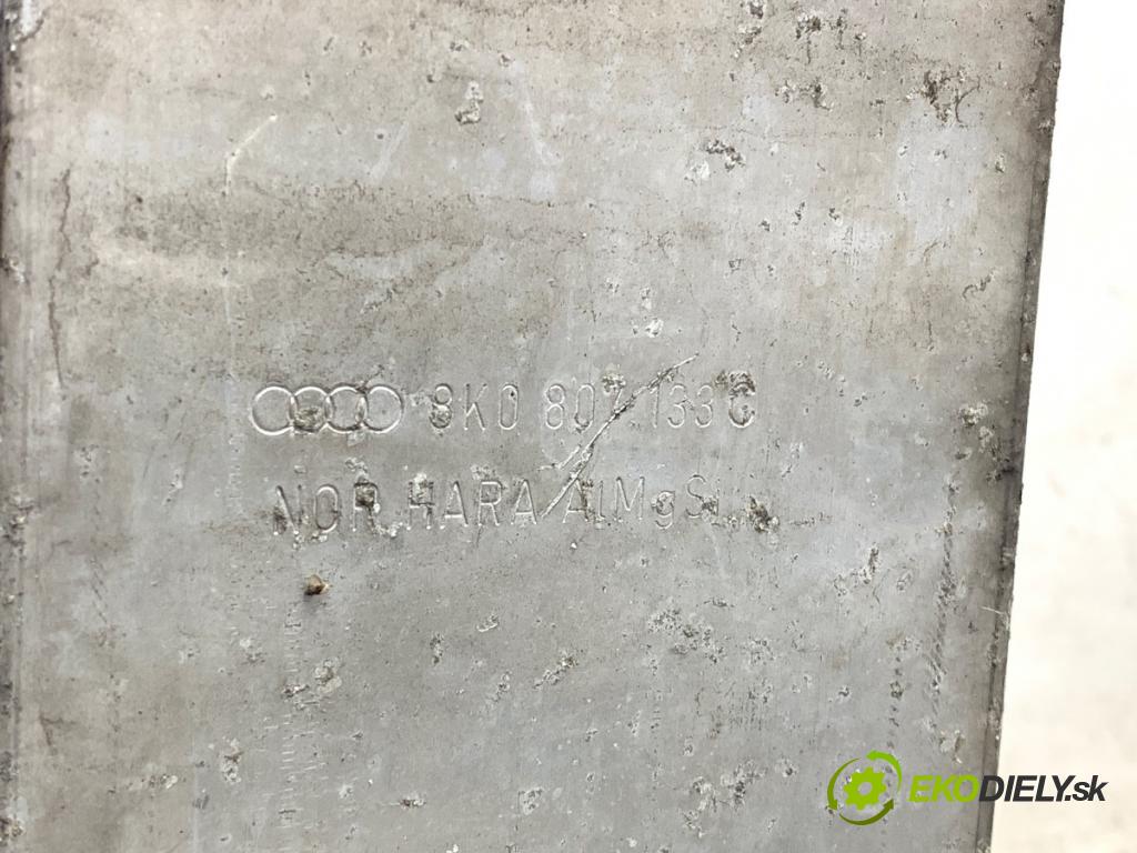 AUDI A4 B8 Kombi 2008 105 kW 2.0 TDI 1968 výztuha nárazníka přední část 8K0807134C 8K0807133C (Přední výztuha)