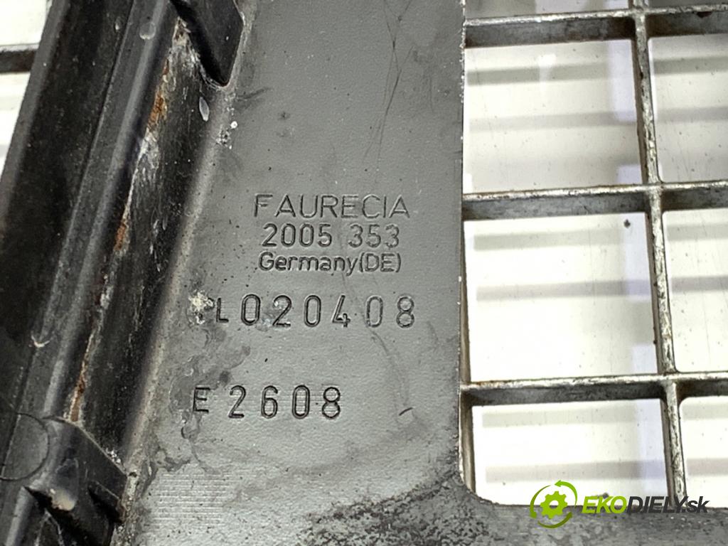 AUDI A4 B8 Kombi 2008 105 kW 2.0 TDI 1968 držák přední část 8K0805594J (Přední výztuha)