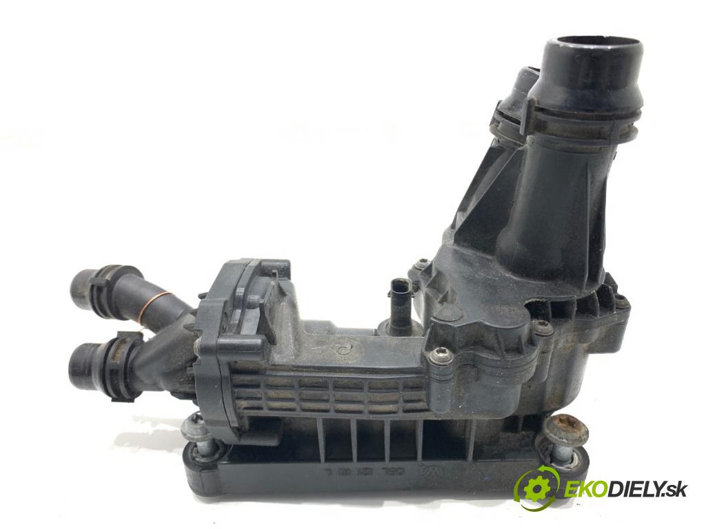 VW PASSAT B8 Kombi 2019 110 kW 2.0 TDI 1968 obal termostatu 05L121111L (Pouzdro termostatu)