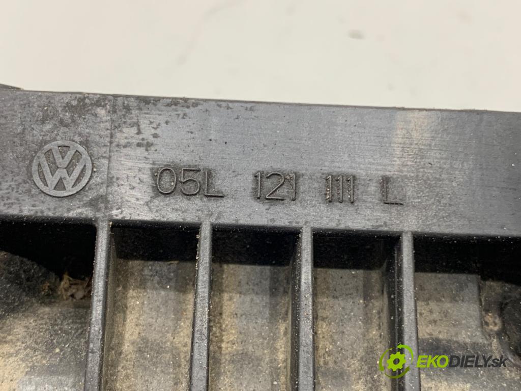 VW PASSAT B8 Kombi 2019 110 kW 2.0 TDI 1968 obal termostatu 05L121111L (Pouzdro termostatu)