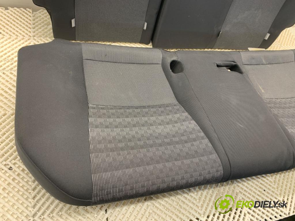 TOYOTA YARIS III liftback 2016 51 kW 1.0 (KSP130_) 998 sedadlo druhý VLÁDA: