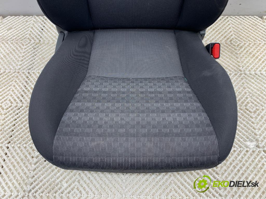 TOYOTA YARIS III liftback 2016 51 kW 1.0 (KSP130_) 998 Sedadlo pravy predný