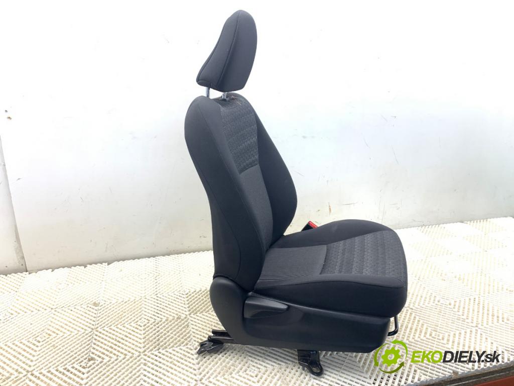 TOYOTA YARIS III liftback 2016 51 kW 1.0 (KSP130_) 998 Sedadlo pravy predný