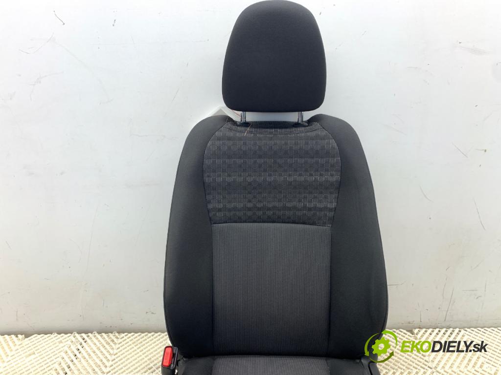 TOYOTA YARIS III liftback 2016 51 kW 1.0 (KSP130_) 998 sedadlo levý přední část