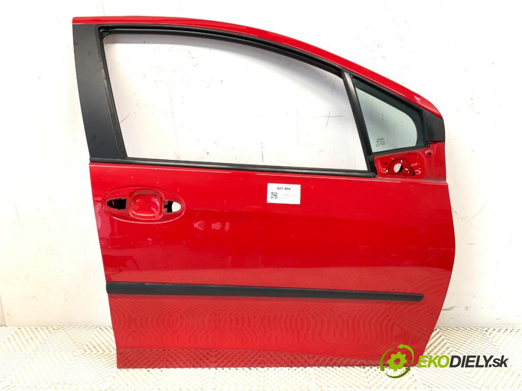 TOYOTA YARIS III liftback 2016 51 kW 1.0 (KSP130_) 998 dveře pravý přední část 