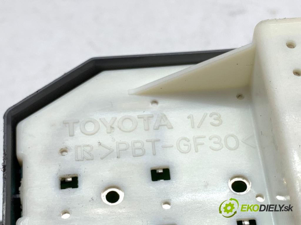 TOYOTA YARIS III liftback 2016 51 kW 1.0 (KSP130_) 998 přepínač oken  (Páčky pod volantem)