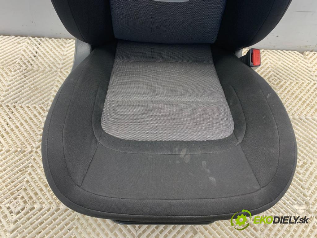 KIA CEED liftback 2012 94 kW 1.6 CRDi 128 1582 Sedadlo pravy predný