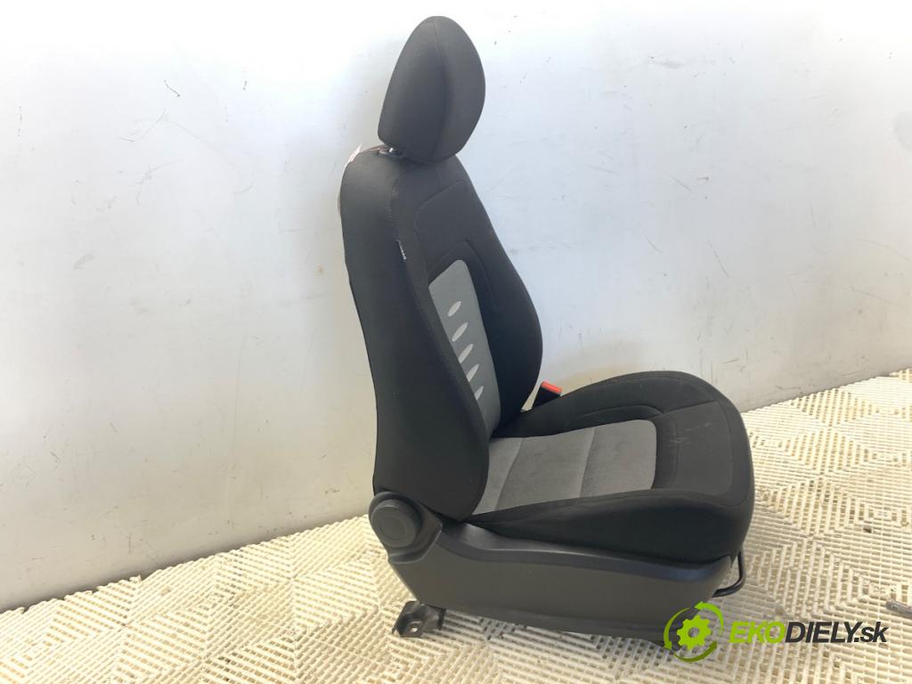 KIA CEED liftback 2012 94 kW 1.6 CRDi 128 1582 Sedadlo pravy predný
