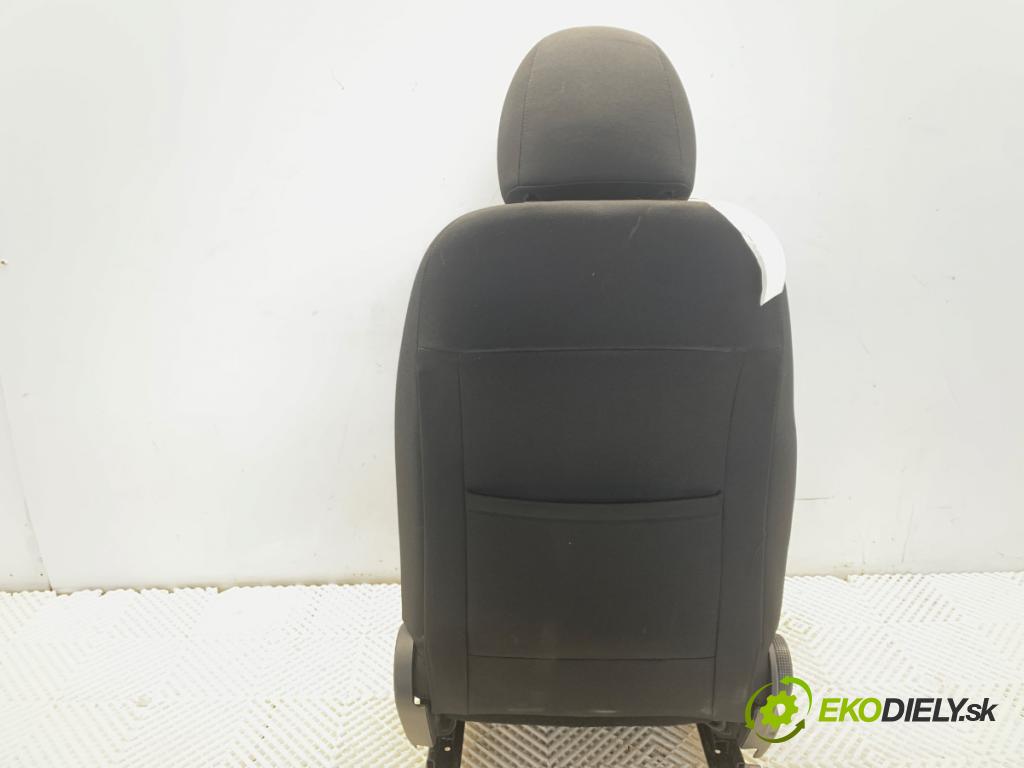 KIA CEED liftback 2012 94 kW 1.6 CRDi 128 1582 Sedadlo pravy predný