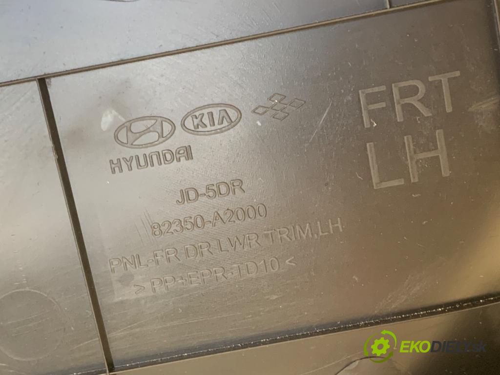 KIA CEED liftback 2012 94 kW 1.6 CRDi 128 1582 čalúnenie Dvere ľavy predný 82350-A2000
