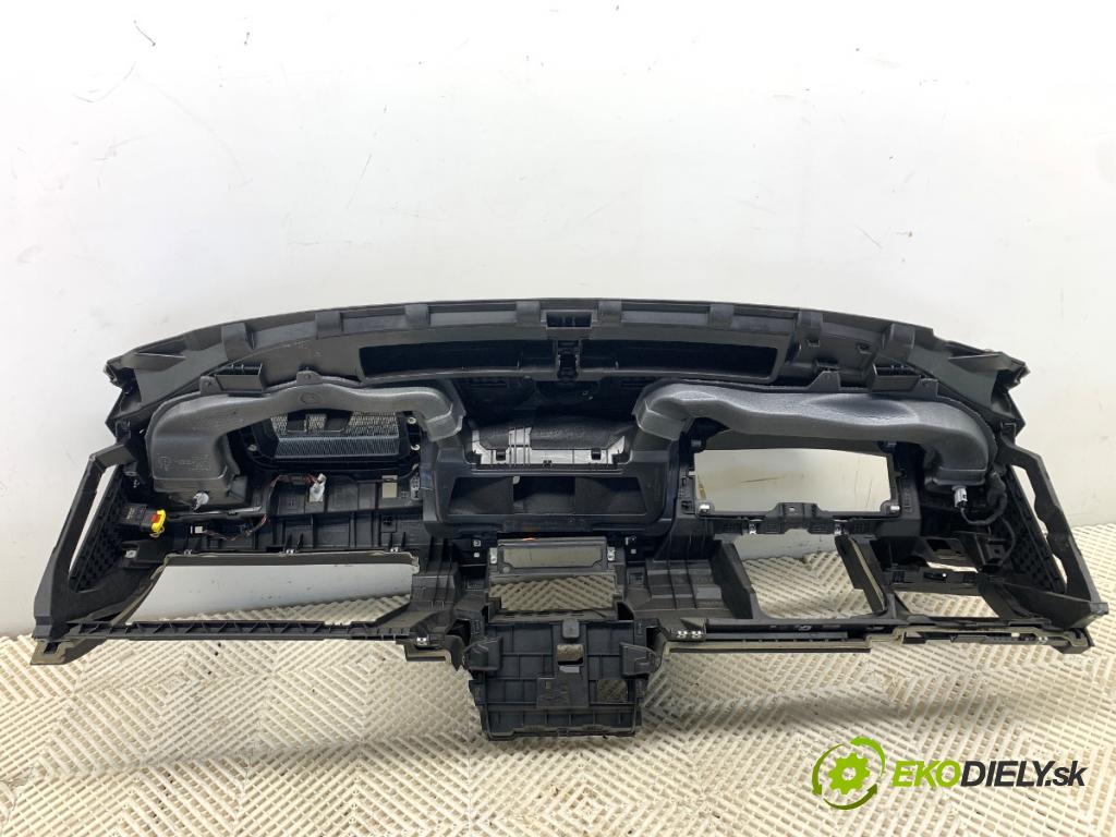 VW ARTEON liftback 2019 110 kW 2.0 TDI 1968 Palubná doska 3G1857003BP 3G1857995 (Palubná doska)