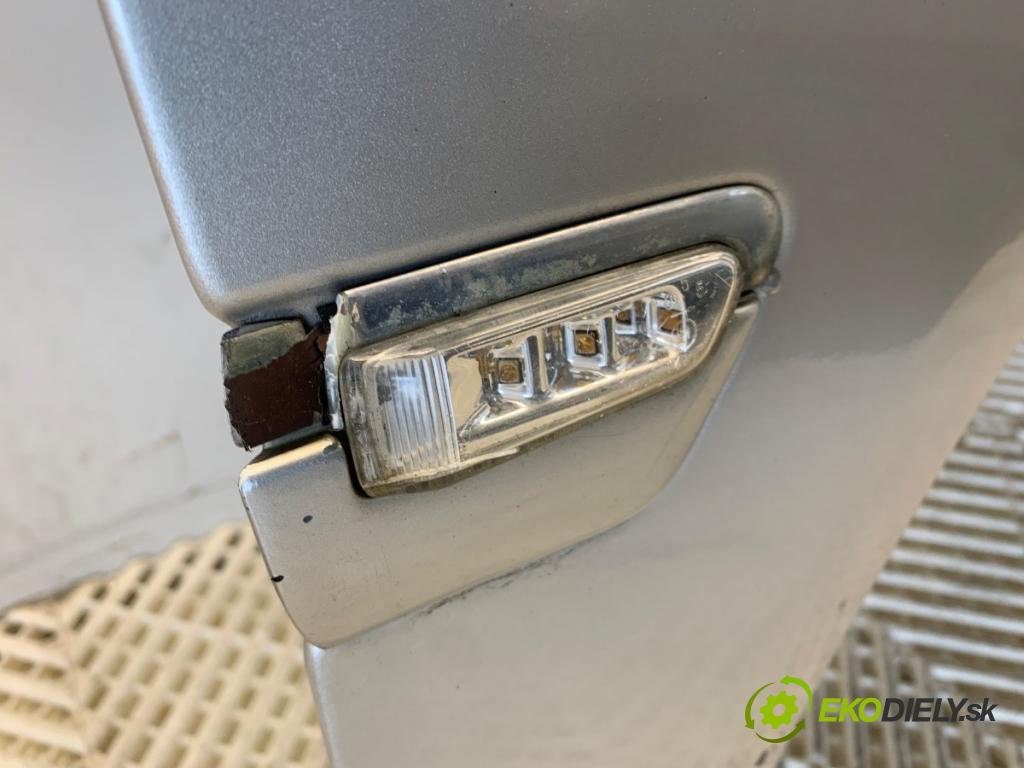 AUDI A8 D3 sedan 2002 246 kW 4.2 quattro 4172 blatník pravý přední část