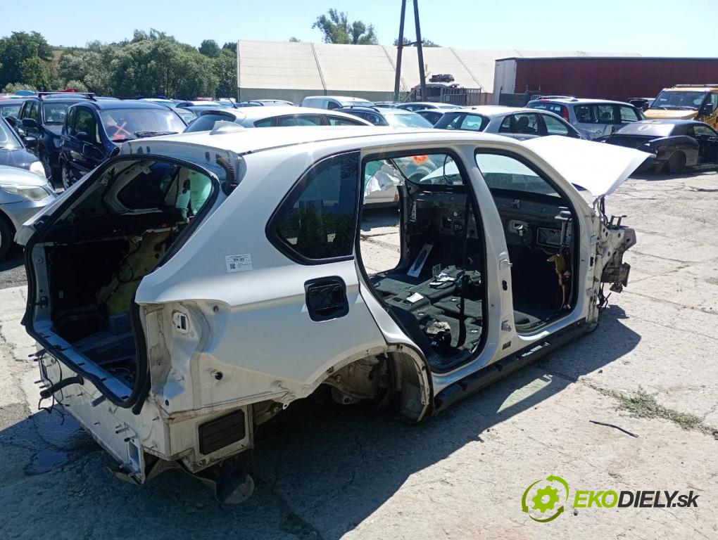 BMW F15 SUV 2015 160 kW xDrive 25 d 2993 KAROSERIA ČTVRŤÁK blatník práh střecha PODŁUŻNICA 