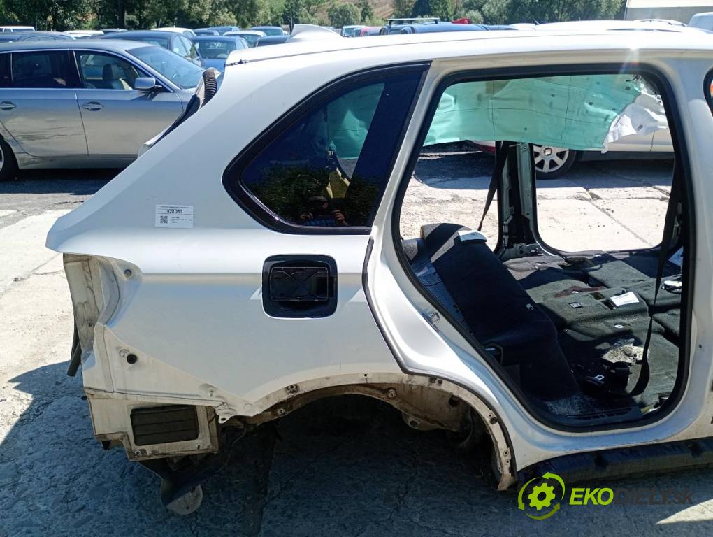 BMW F15 SUV 2015 160 kW xDrive 25 d 2993 KAROSERIA ČTVRŤÁK blatník práh střecha PODŁUŻNICA