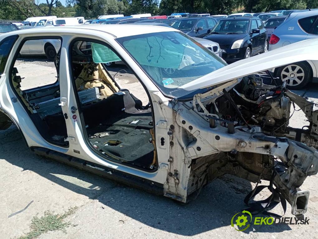 BMW F15 SUV 2015 160 kW xDrive 25 d 2993 KAROSERIA ČTVRŤÁK blatník práh střecha PODŁUŻNICA