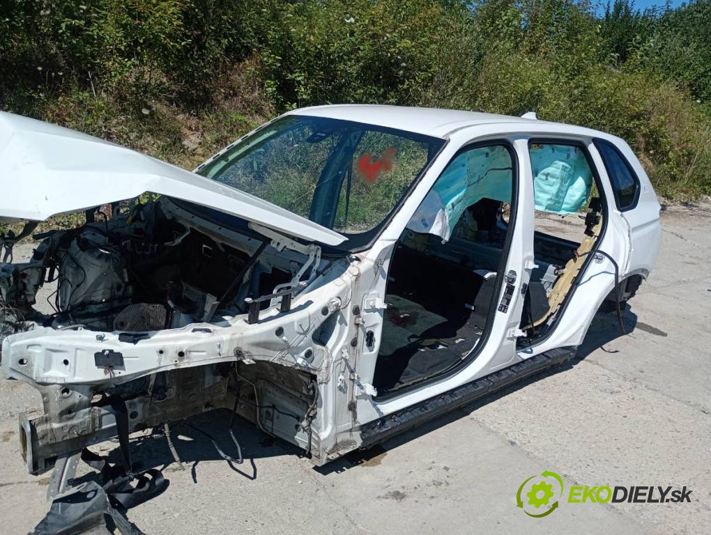 BMW F15 SUV 2015 160 kW xDrive 25 d 2993 KAROSERIA ČTVRŤÁK blatník práh střecha PODŁUŻNICA