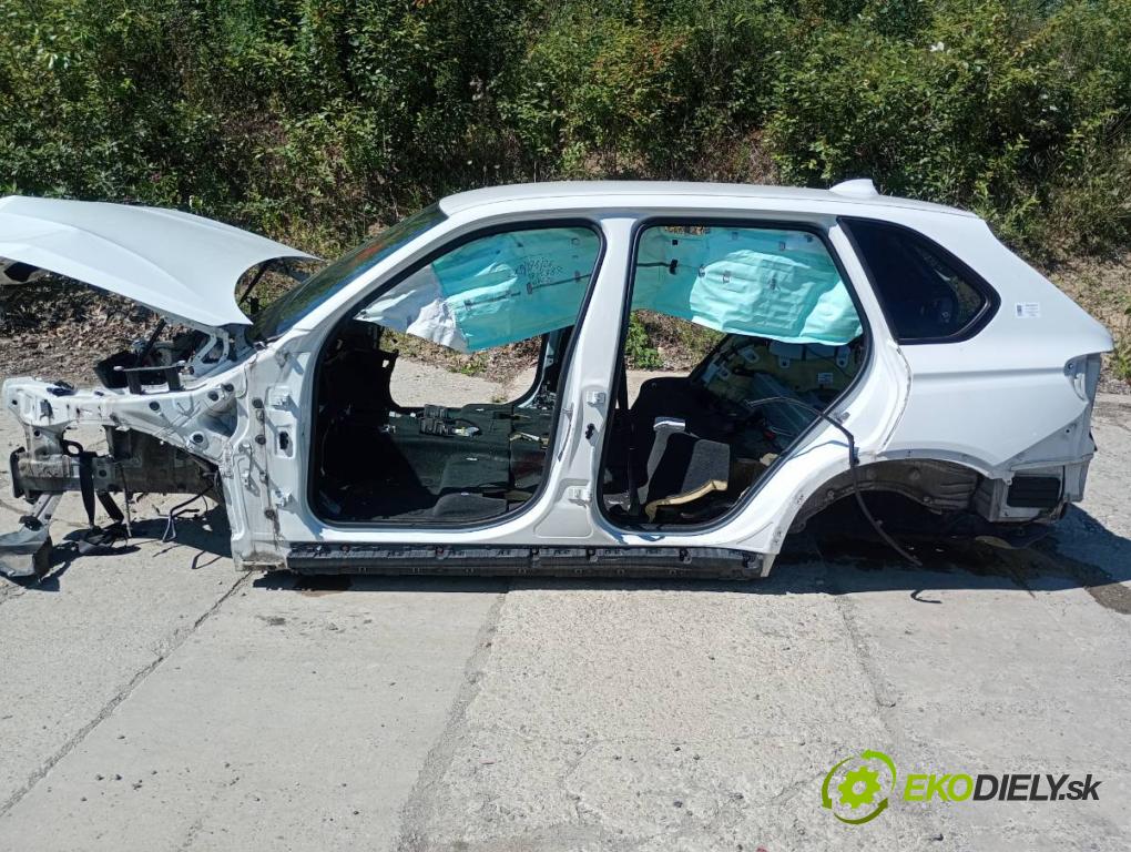 BMW F15 SUV 2015 160 kW xDrive 25 d 2993 KAROSERIA ČTVRŤÁK blatník práh střecha PODŁUŻNICA