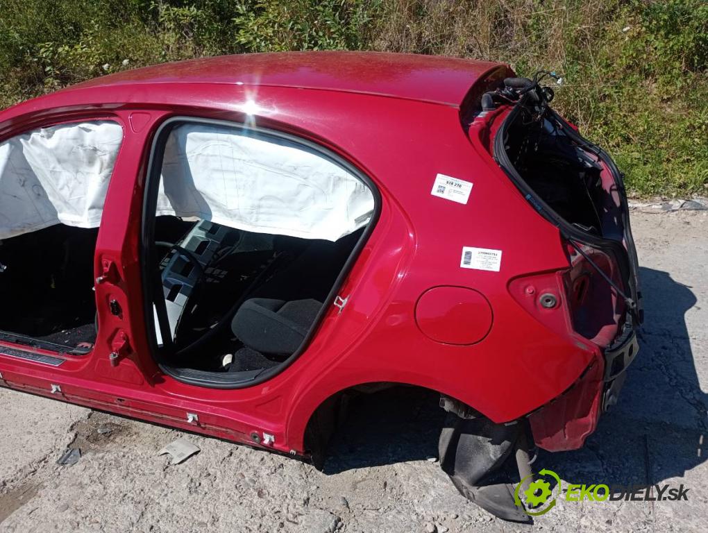 MERCEDES-BENZ W176 liftback 2013 90 kW A 180 (176.042) 1595 KAROSERIA ČTVRŤÁK blatník práh střecha PODŁUŻNICA