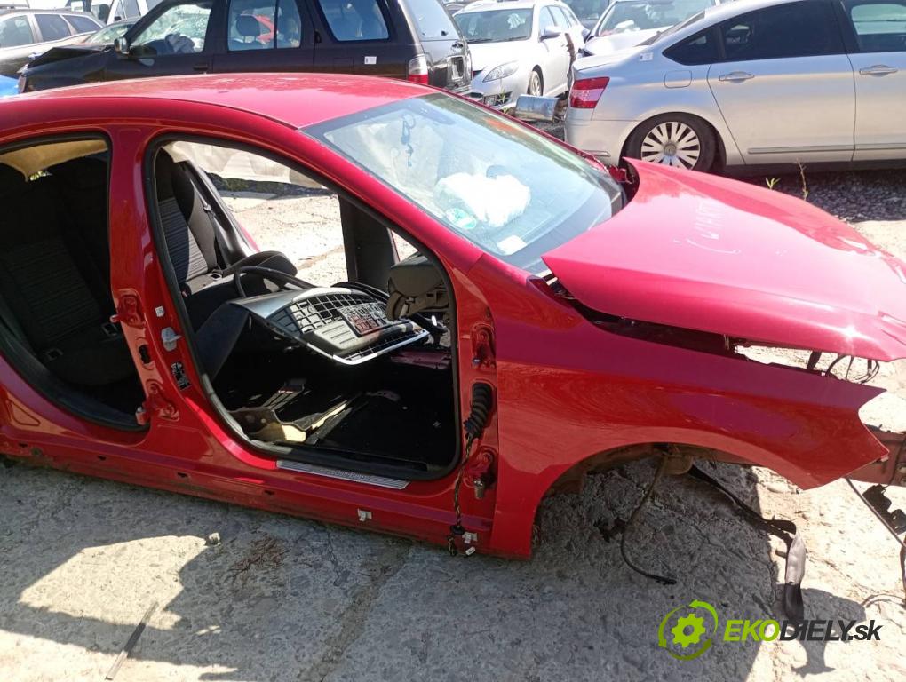 MERCEDES-BENZ W176 liftback 2013 90 kW A 180 (176.042) 1595 KAROSERIA ČTVRŤÁK blatník práh střecha PODŁUŻNICA