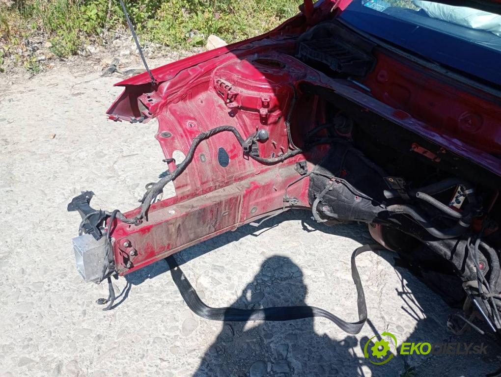 MERCEDES-BENZ W176 liftback 2013 90 kW A 180 (176.042) 1595 KAROSERIA ČTVRŤÁK blatník práh střecha PODŁUŻNICA