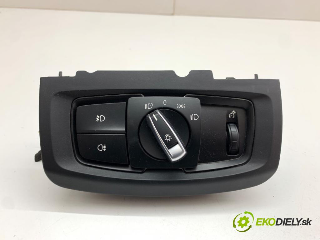 BMW F15 SUV 2018 225 kW xDrive 35 i 2979 spínač světel 6824888
