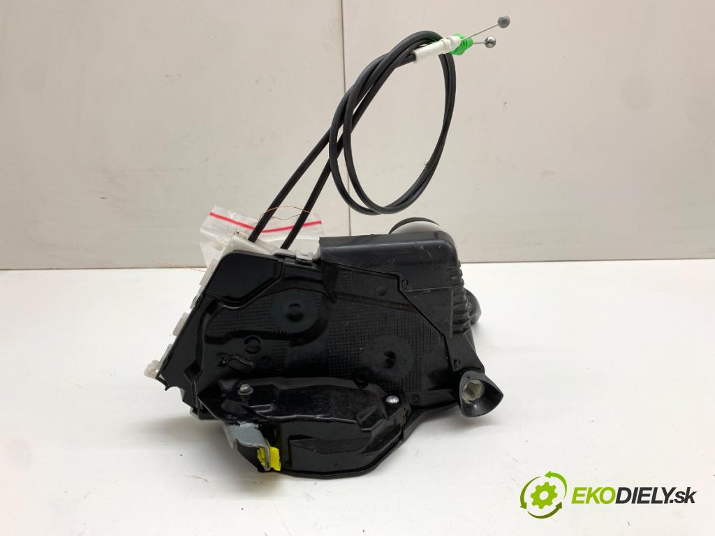 TOYOTA YARIS III liftback 2016 51 kW 1.0 (KSP130_) 998 zámok Dvere ľavy predný