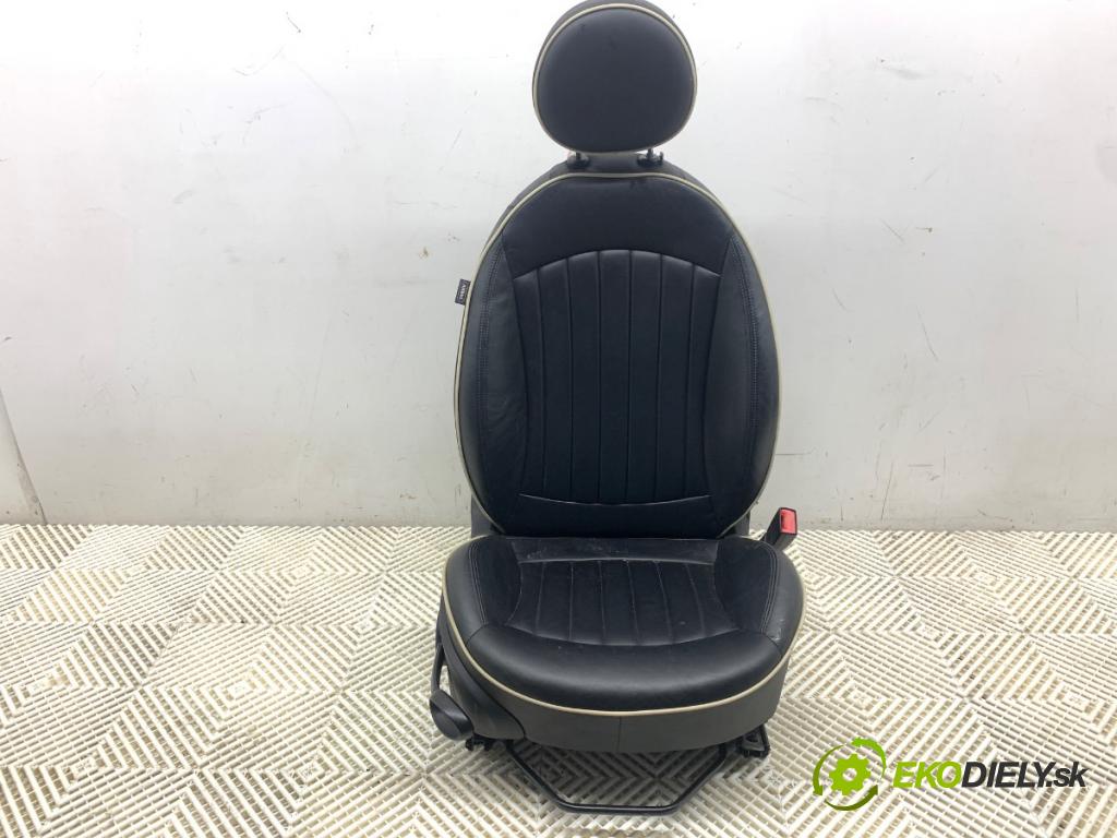 MINI R56 liftback 2012 55 kW One 1598 Sedadlo pravy predný 