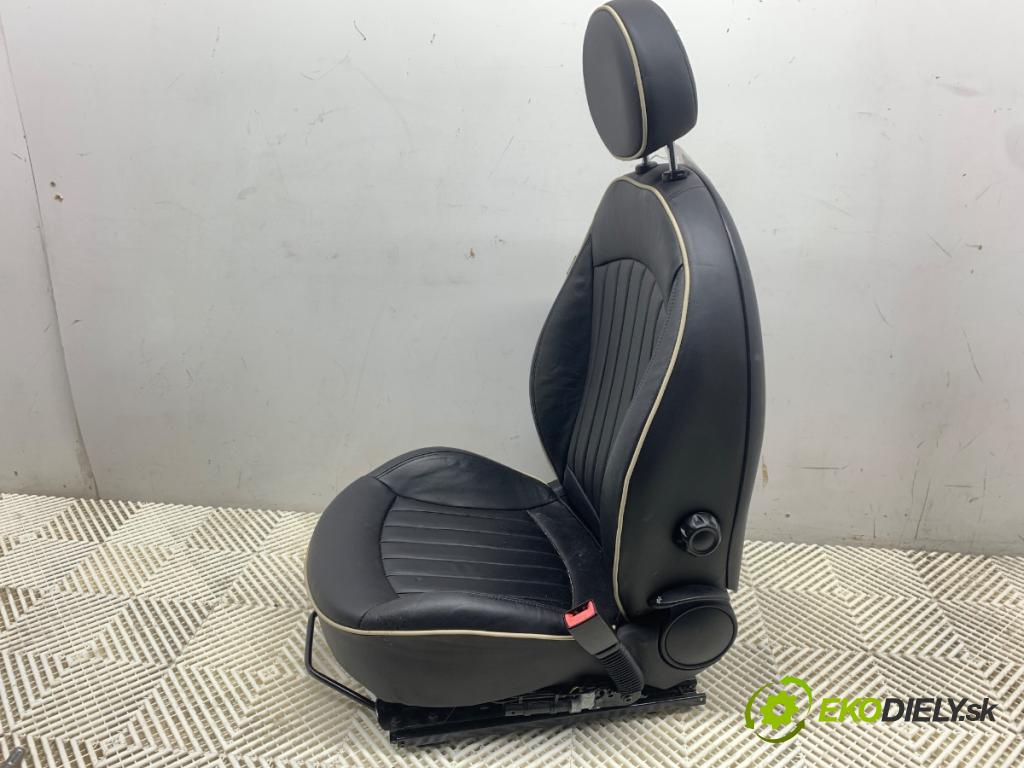 MINI R56 liftback 2012 55 kW One 1598 Sedadlo pravy predný