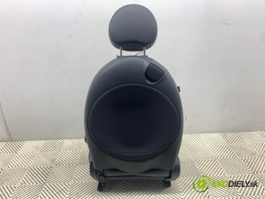 MINI R56 liftback 2012 55 kW One 1598 Sedadlo pravy predný