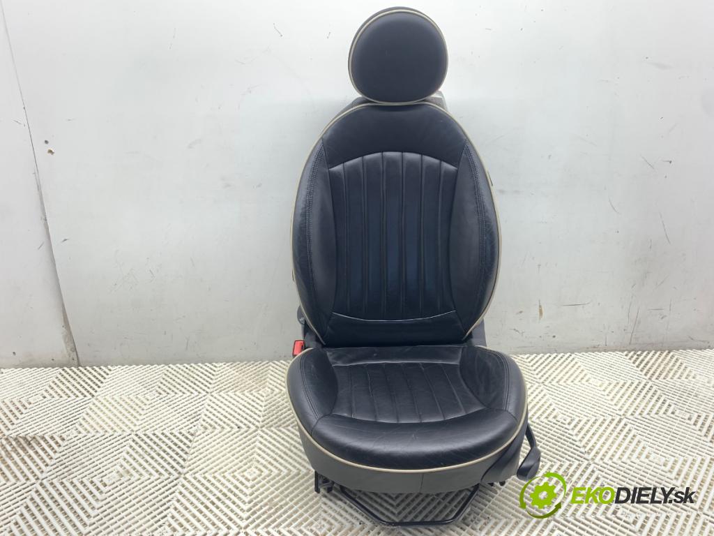 MINI R56 liftback 2012 55 kW One 1598 Sedadlo ľavy predný 