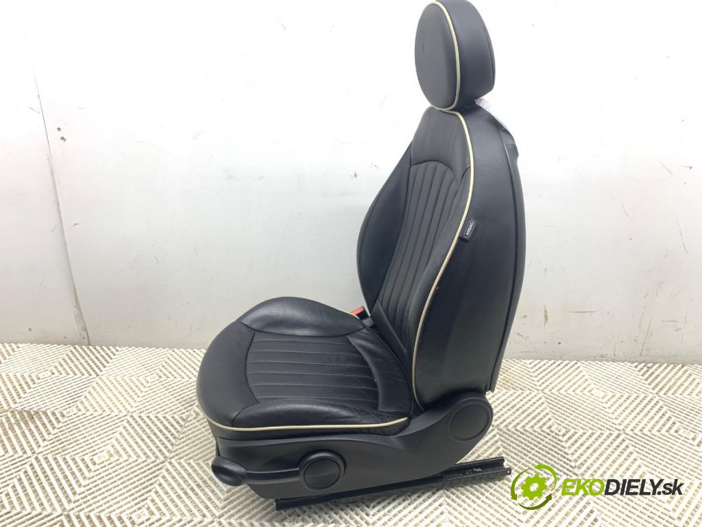 MINI R56 liftback 2012 55 kW One 1598 Sedadlo ľavy predný