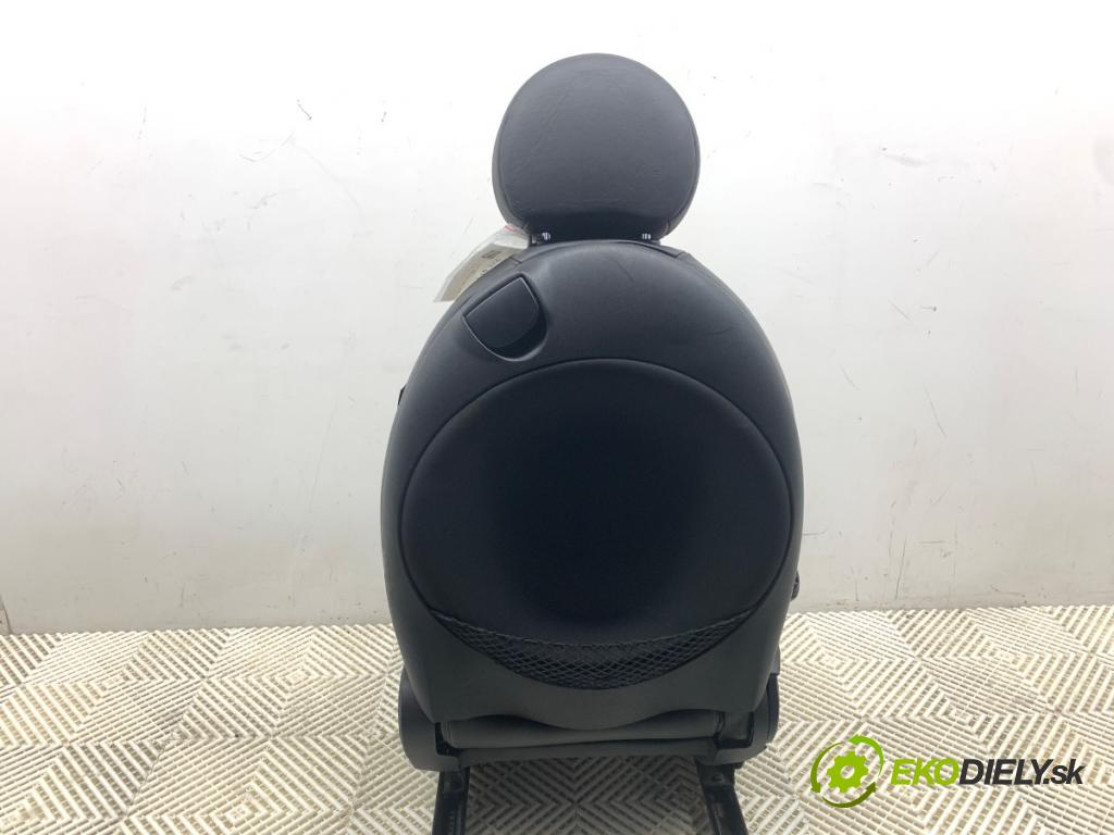 MINI R56 liftback 2012 55 kW One 1598 Sedadlo ľavy predný