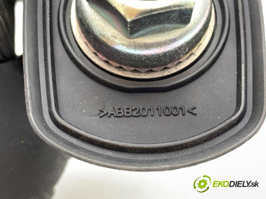 KIA CEED liftback 2012 94 kW 1.6 CRDi 128 1582 ANTENA