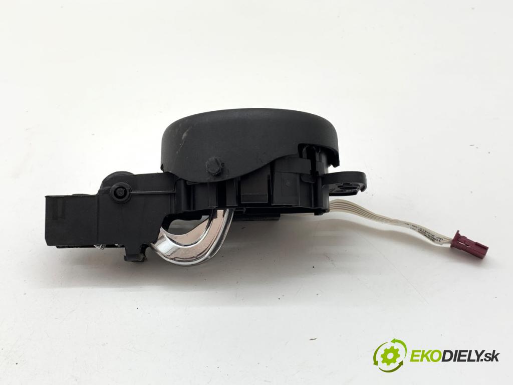 MINI R56 liftback 2012 55 kW One 1598 Kľučka vnútorná ľavy predný 2753717