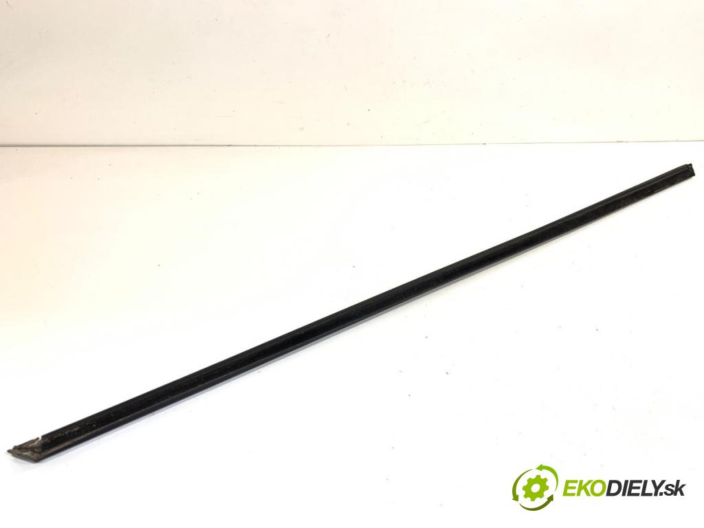 MINI R56 liftback 2012 55 kW One 1598 lišta Sbírání: přední část levý