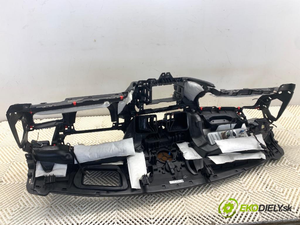 BMW F15 SUV 2018 225 kW xDrive 35 i 2979 Palubná doska VANKÚŠ: 9252311