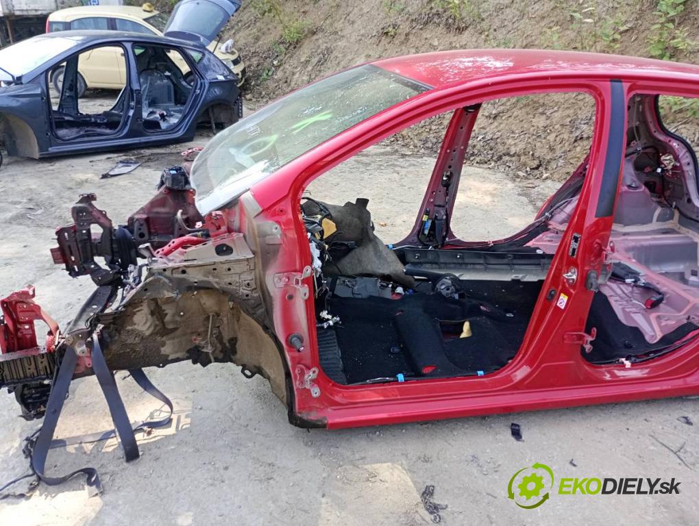 TOYOTA YARIS III liftback 2016 51 kW 1.0 (KSP130_) 998 karoséria ČTVRŤÁK: Blatník prah strecha PODŁUŻNICA
