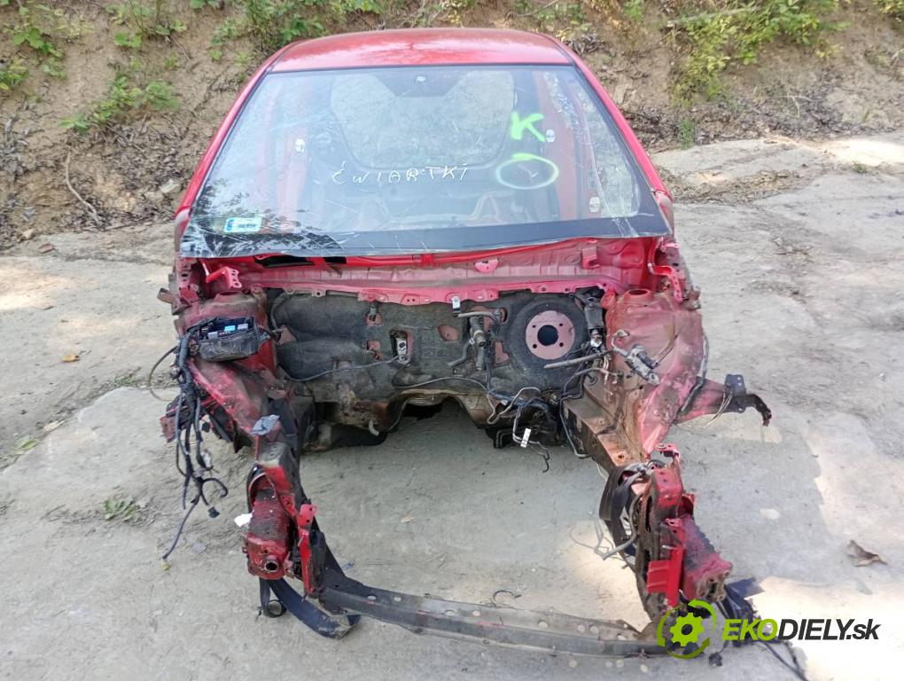 TOYOTA YARIS III liftback 2016 51 kW 1.0 (KSP130_) 998 karoséria ČTVRŤÁK: Blatník prah strecha PODŁUŻNICA