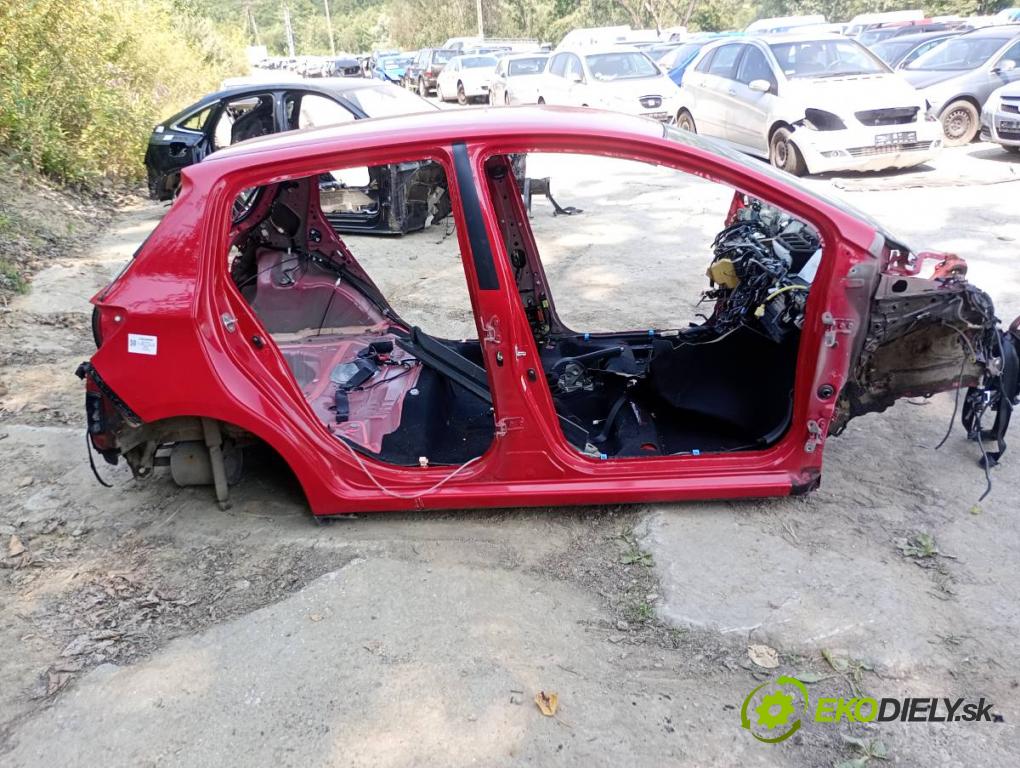TOYOTA YARIS III liftback 2016 51 kW 1.0 (KSP130_) 998 karoséria ČTVRŤÁK: Blatník prah strecha PODŁUŻNICA
