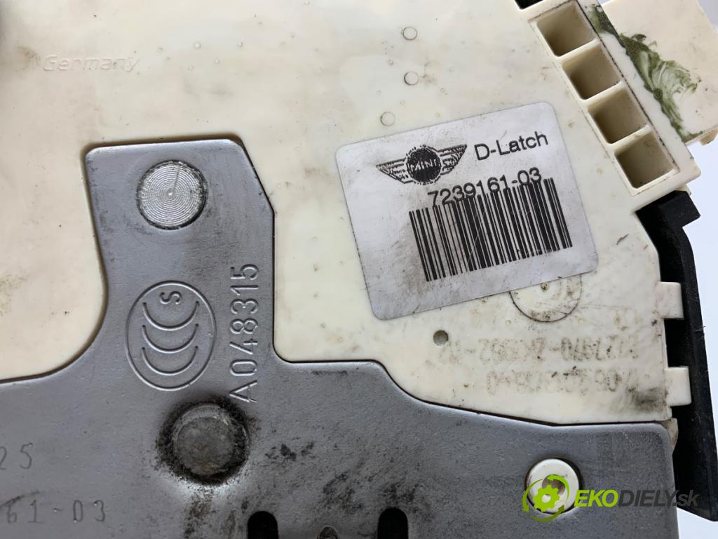 MINI R56 liftback 2012 55 kW One 1598 zámok Dvere ľavy predný 7239161