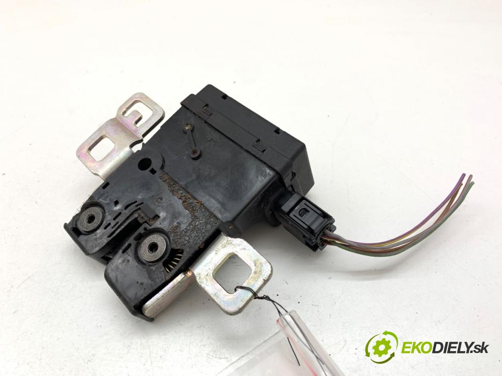 MINI R56 liftback 2012 55 kW One 1598 zámok dverí zad 2754528