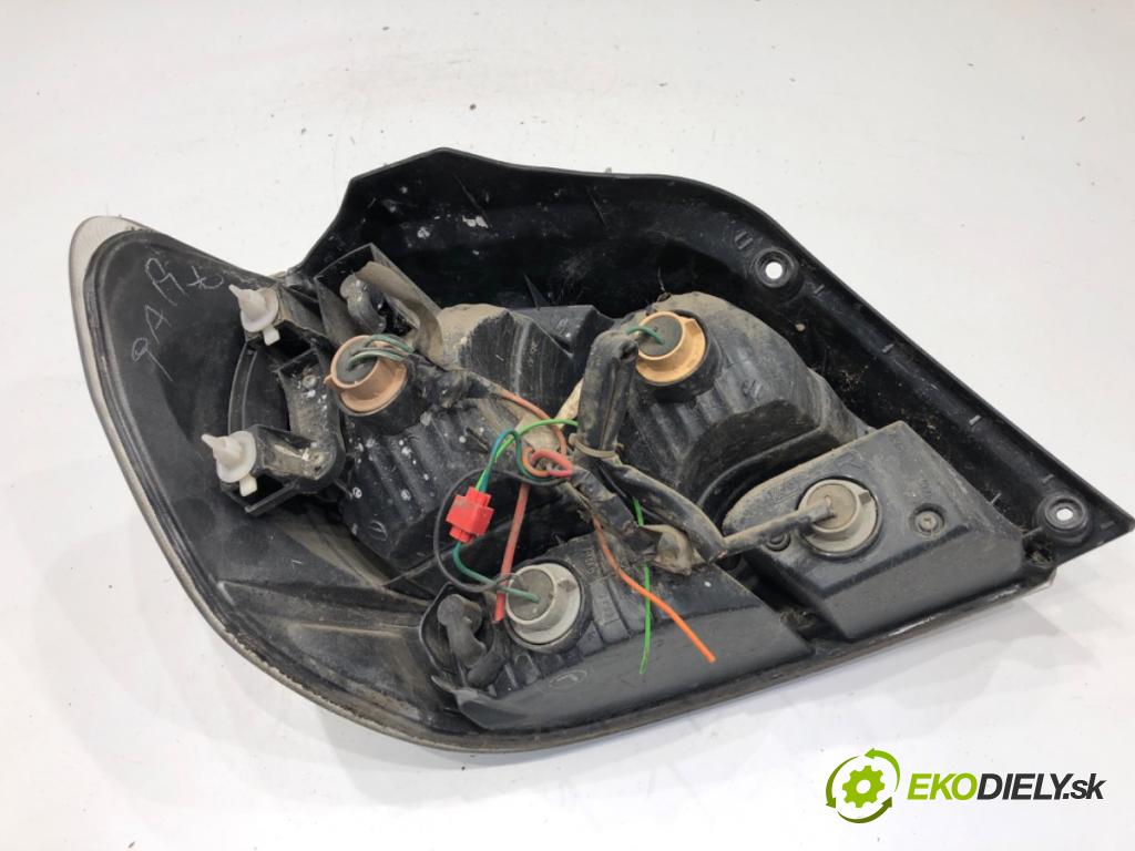 MITSUBISHI OUTLANDER I SUV 2003 93 kW 2.0 (CU2W) 1997 Svetlo pravy zad