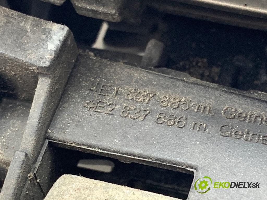 AUDI A8 D3 sedan 2002 246 kW 4.2 quattro 4172 Kľučka vonkajšia pravy zad
