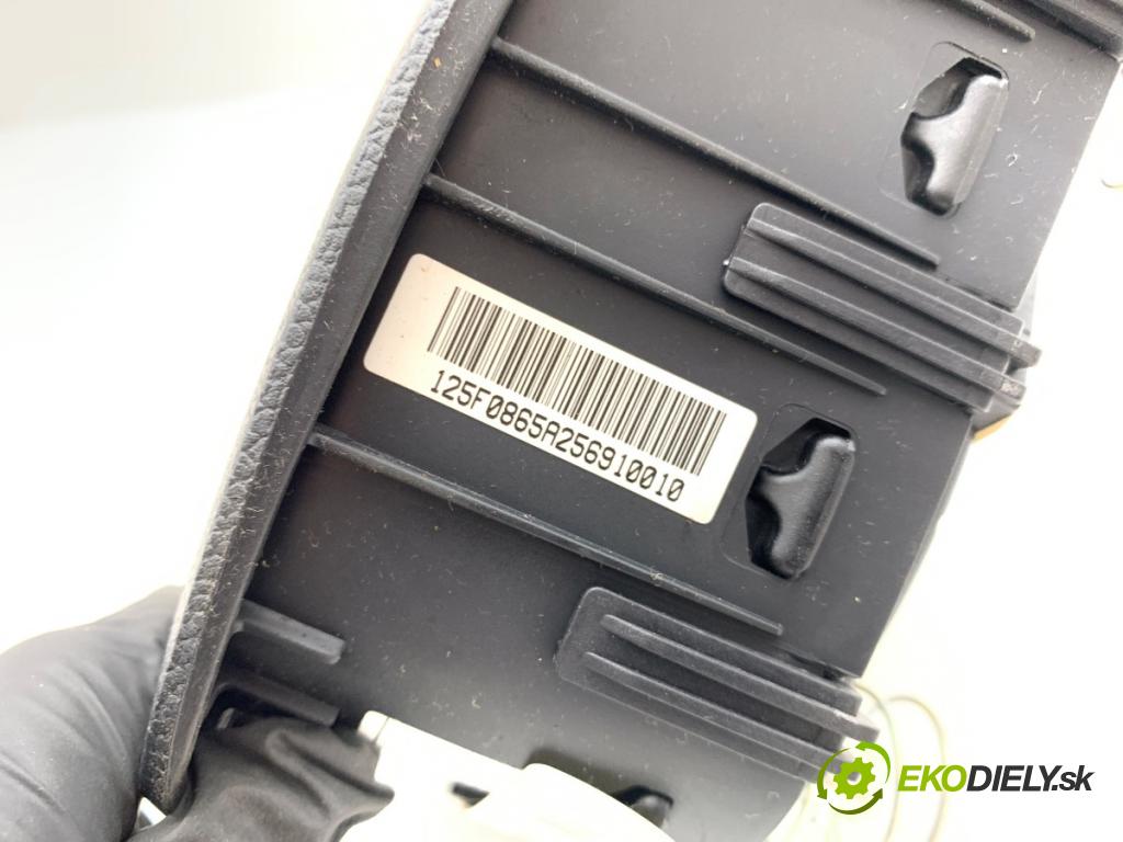 KIA CEED liftback 2012 94 kW 1.6 CRDi 128 1582 AirBag volantu 56900-A2100 (Airbag)
